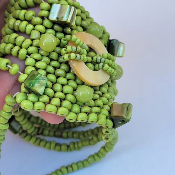 Vintage green beaded cuff bracelet boho seed beads shell toggle 1970s - Picture 5 of 10
